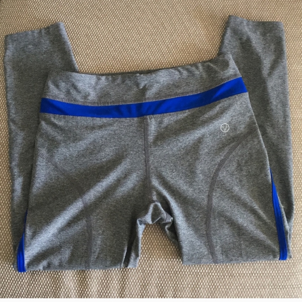 Vogo Athletica Capri leggings size M
